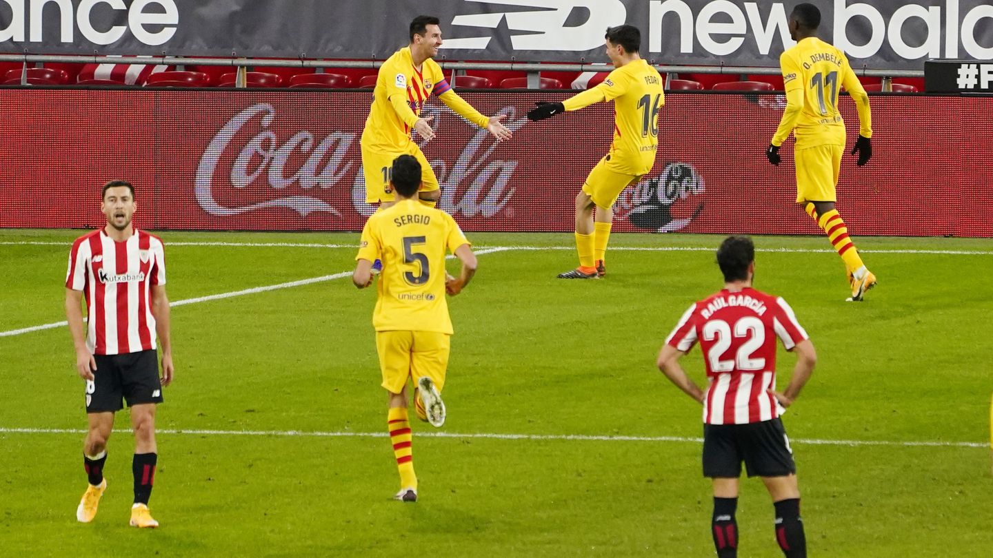 Pedri y Messi celebran un gol en San Mamés. (Reuters)