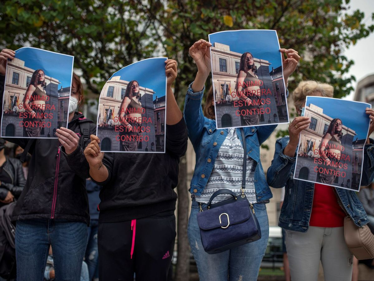 Foto: Manifestación por la menor atacada en O Carballiño. Foto: Efe
