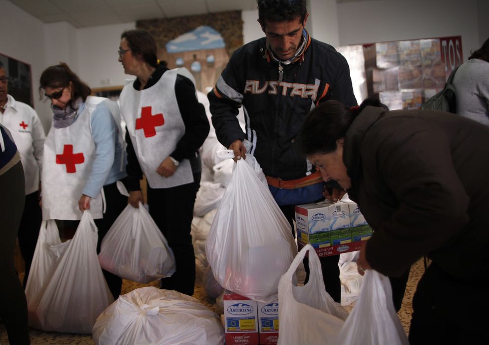Foto: Banco de alimentos de Cruz Roja en Ronda (Reuters)