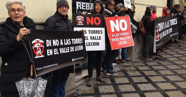 Foto: Miembros de La Coordinadora protestan en Granada. (Laurence Seidler)