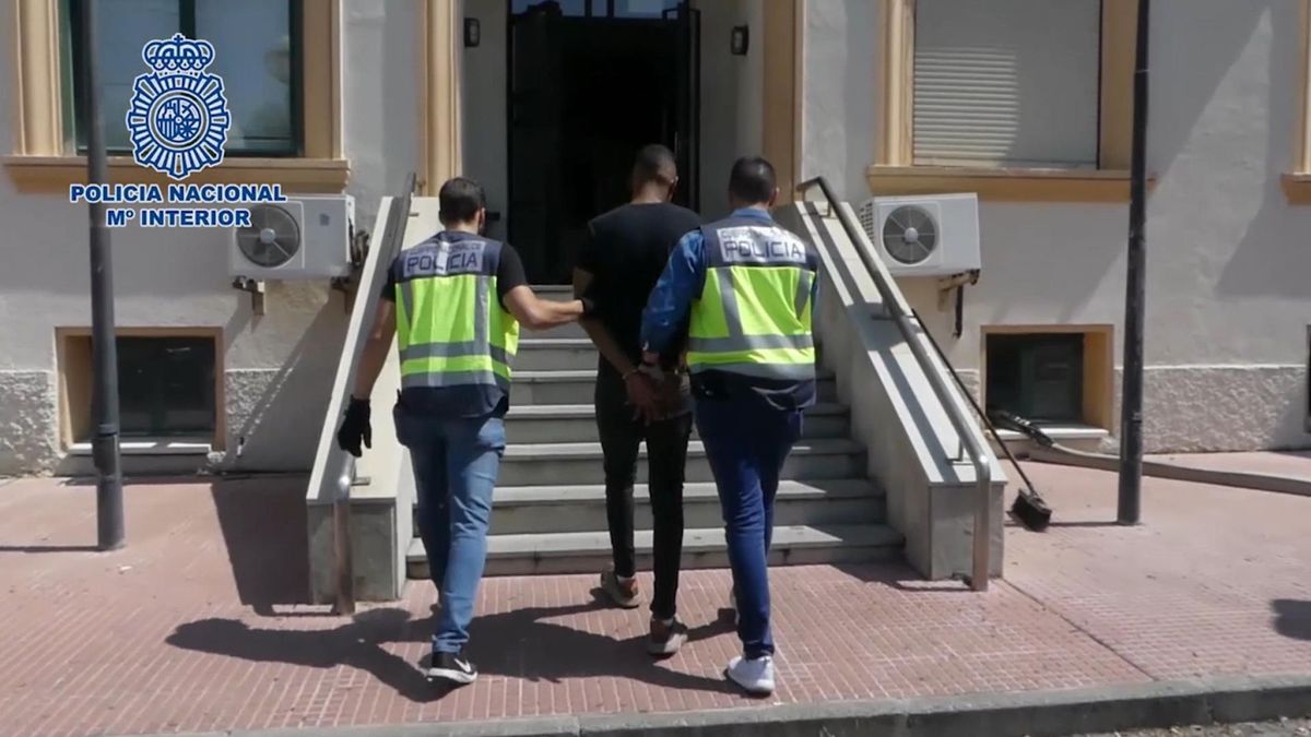 Detienen a un atracador del Metro Sur de Madrid por robar y retener a 10 menores