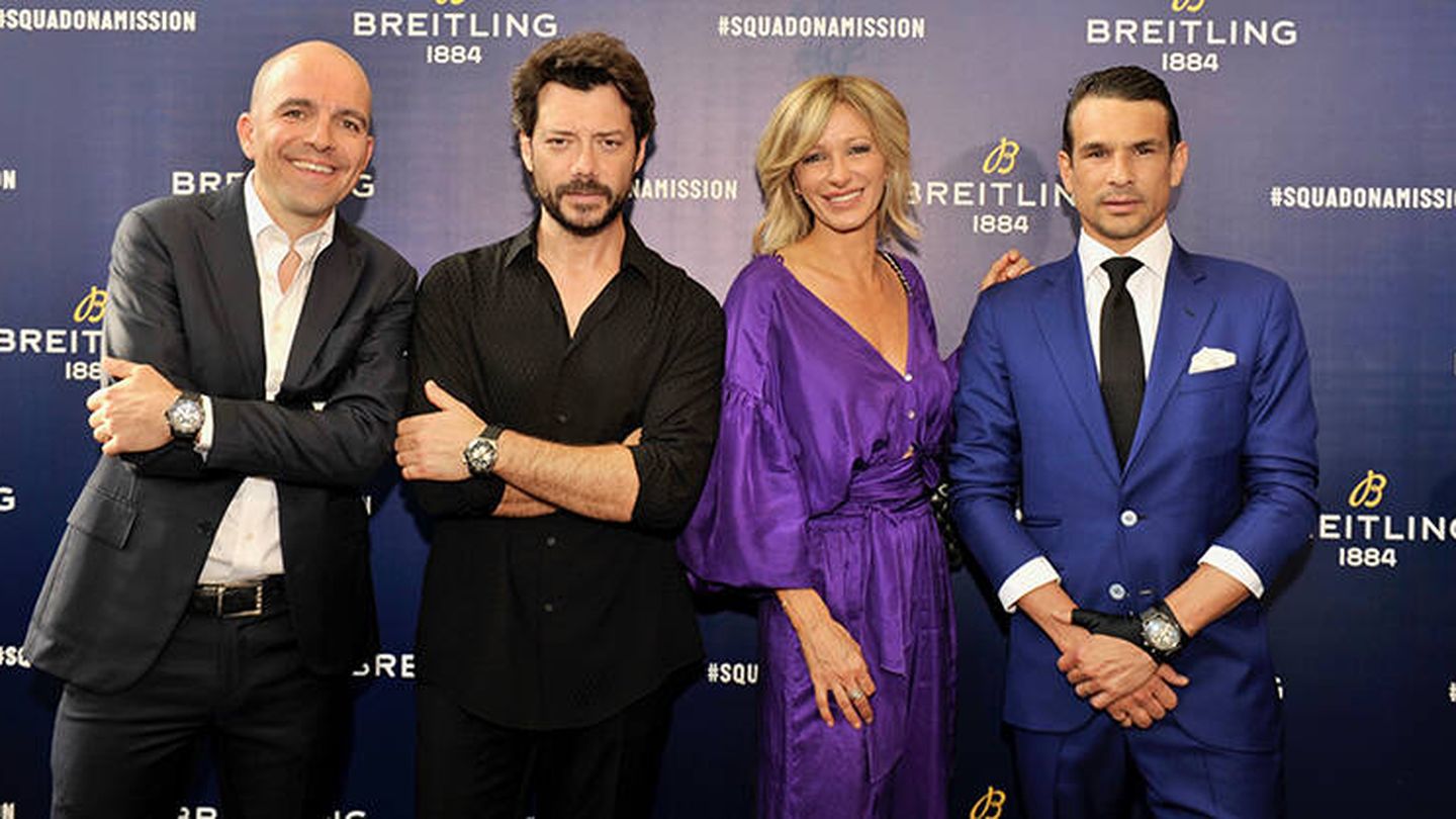 Edouard D'Arbaumont, CEO de Breitling sur de Europa, junto al actor Álvaro Morte, la periodista Susanna Griso y el torero Jose Mari Manzanares, en la inauguración de la nueva boutique Breitling. (Cortesía)