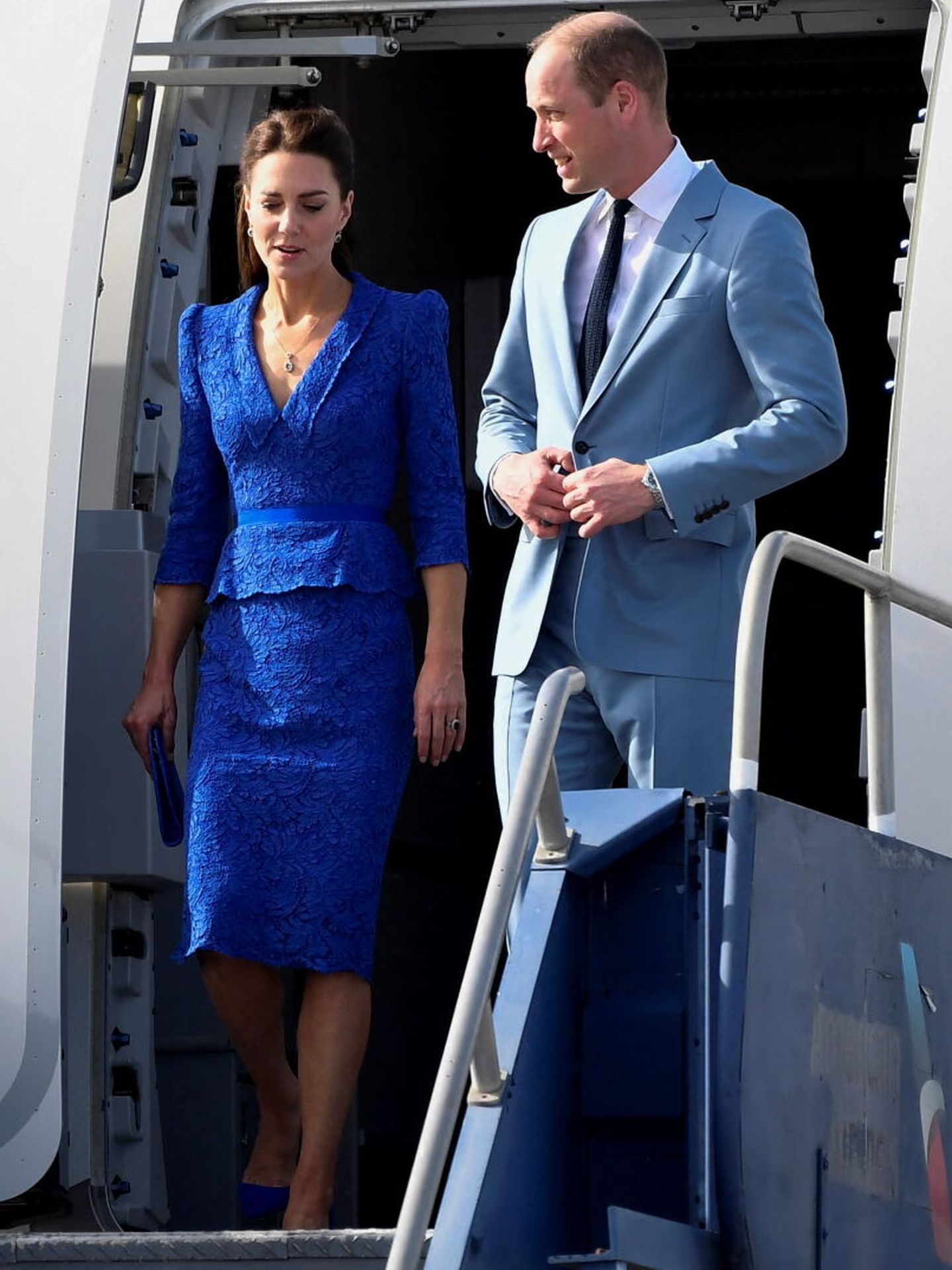 Los duques de Cambridge, a su llegada a Belice. (Reuters/Pool/Toby Melville)