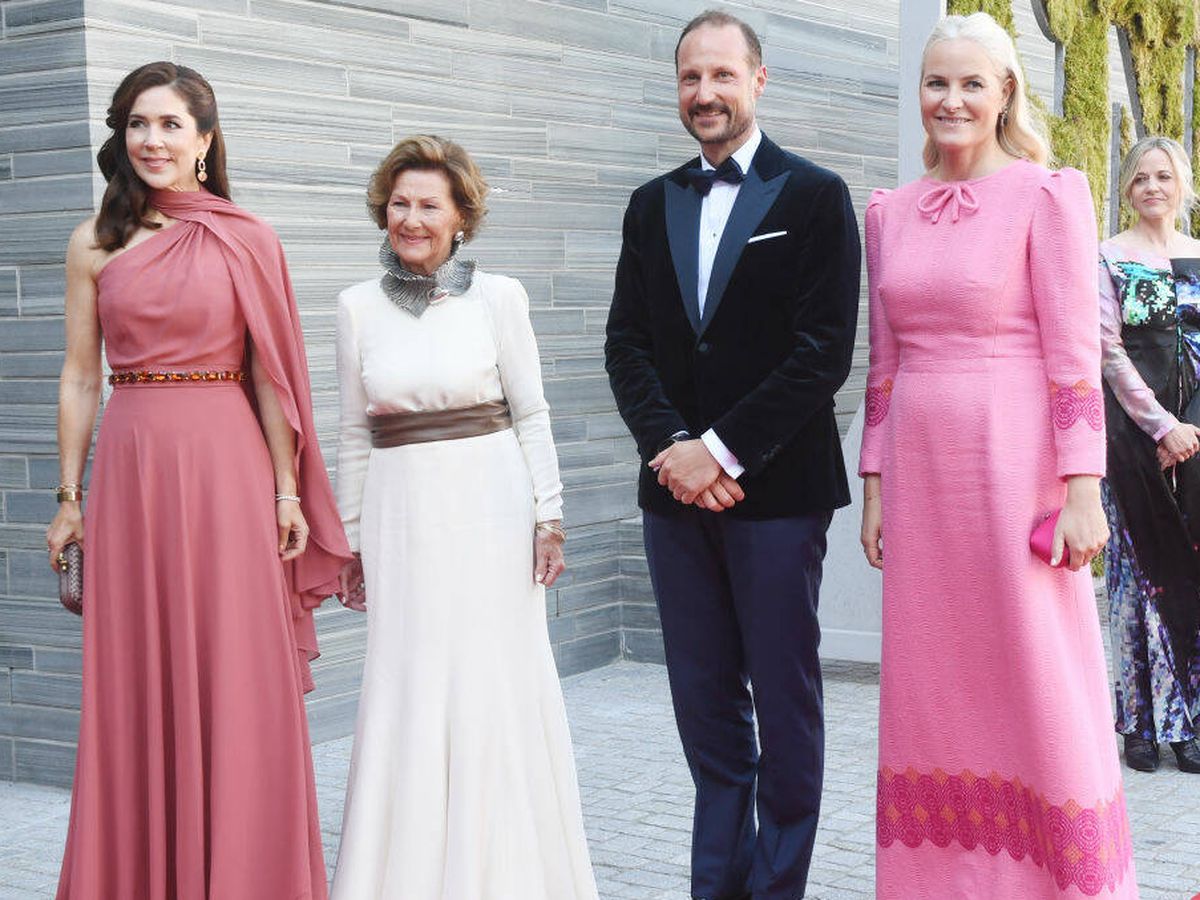 Foto: Mette-Marit, Haakon y la reina Sonia de Noruega, junto a Mary de Dinamarca. (Getty)