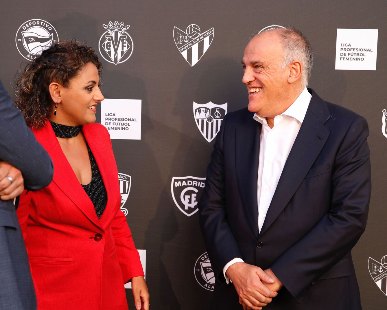 La presidenta de la Liga F, Beatriz Álvarez Mesa, y el de LaLiga, Javier Tebas. (EFE/ Javier López) 