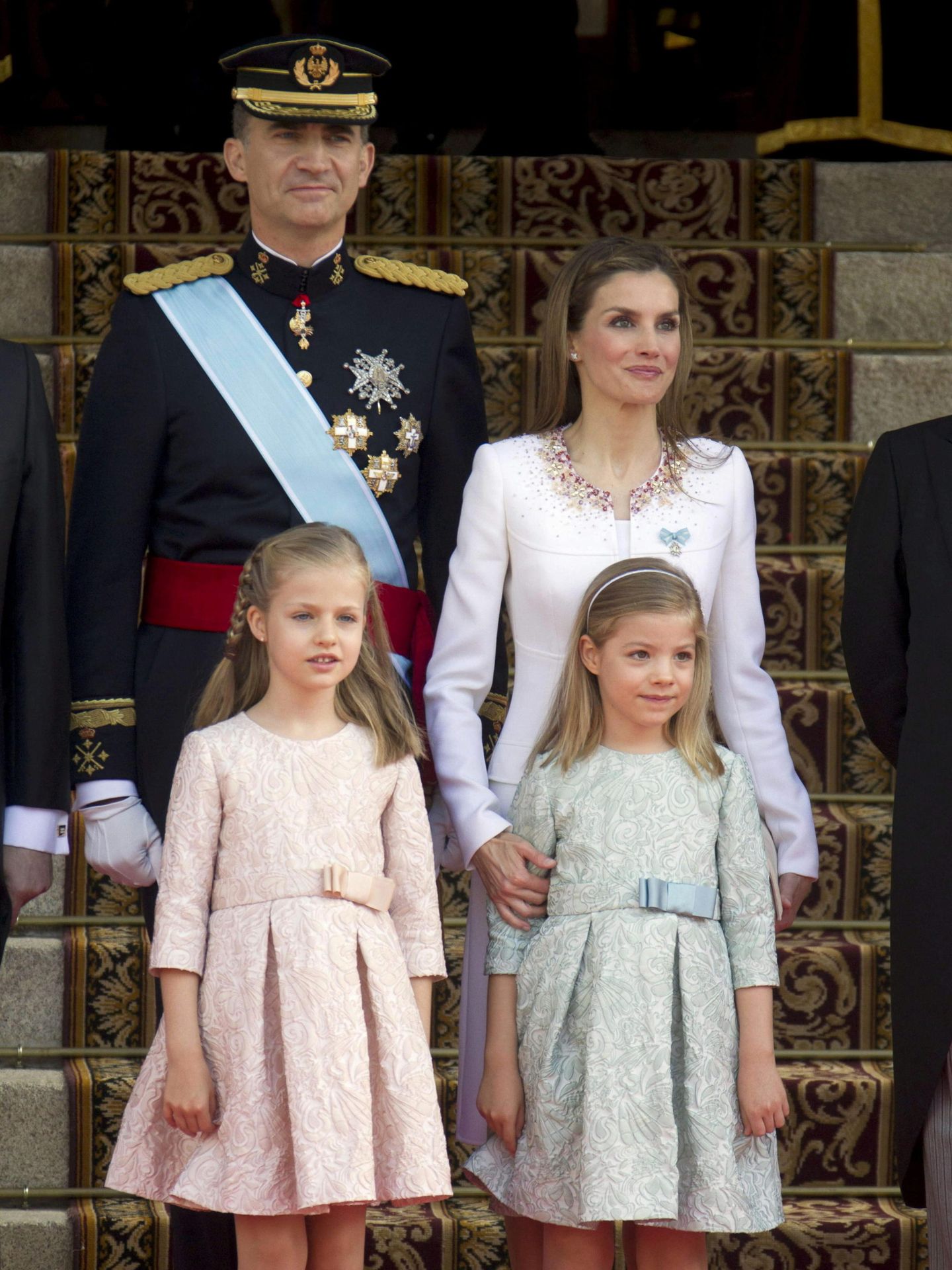 La familia real, el día de la entronización de don Felipe. (EFE/Emilio Naranjo)