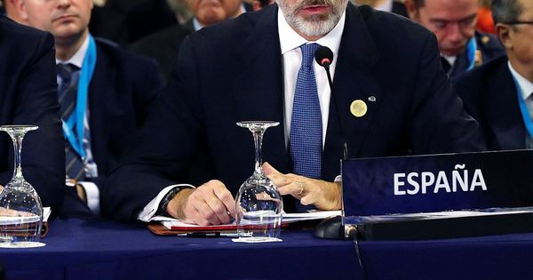 Foto: El rey Felipe VI, durante su intervención en la apertura de la XXVI Cumbre Iberoamericana junto al Presidente del Gobierno, Pedro Sánchez. (EFE)