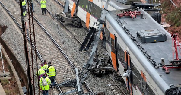 Foto: Vista del descarrilamiento de un tren de cercanías en Vacarisses (Barcelona). (EFE)