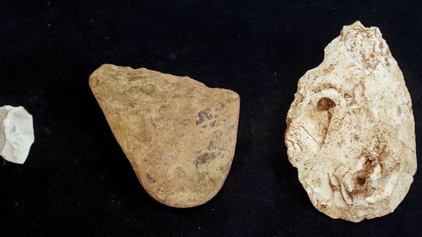 Algunas de las herramientas halladas en Atapuerca en 2013. (EFE)