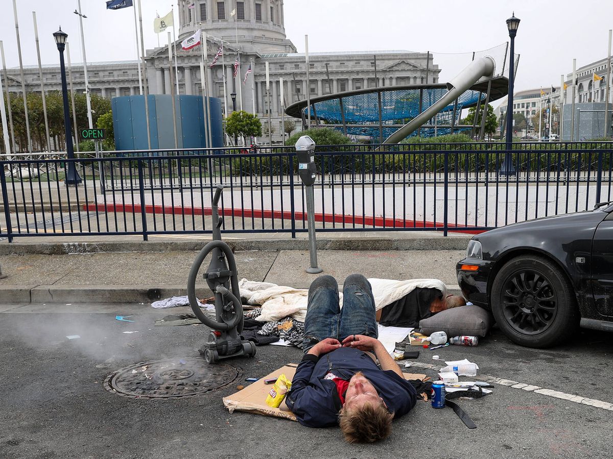 Foto: Personas sin hogar en el distrito de Tenderloin, San Francisco. (Getty/Anadolu Agency/Tayfun Coskun)