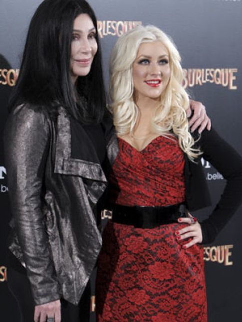Foto: Cher y Christina Aguilera ponen una orden de alejamiento a los periodistas en su visita a Madrid