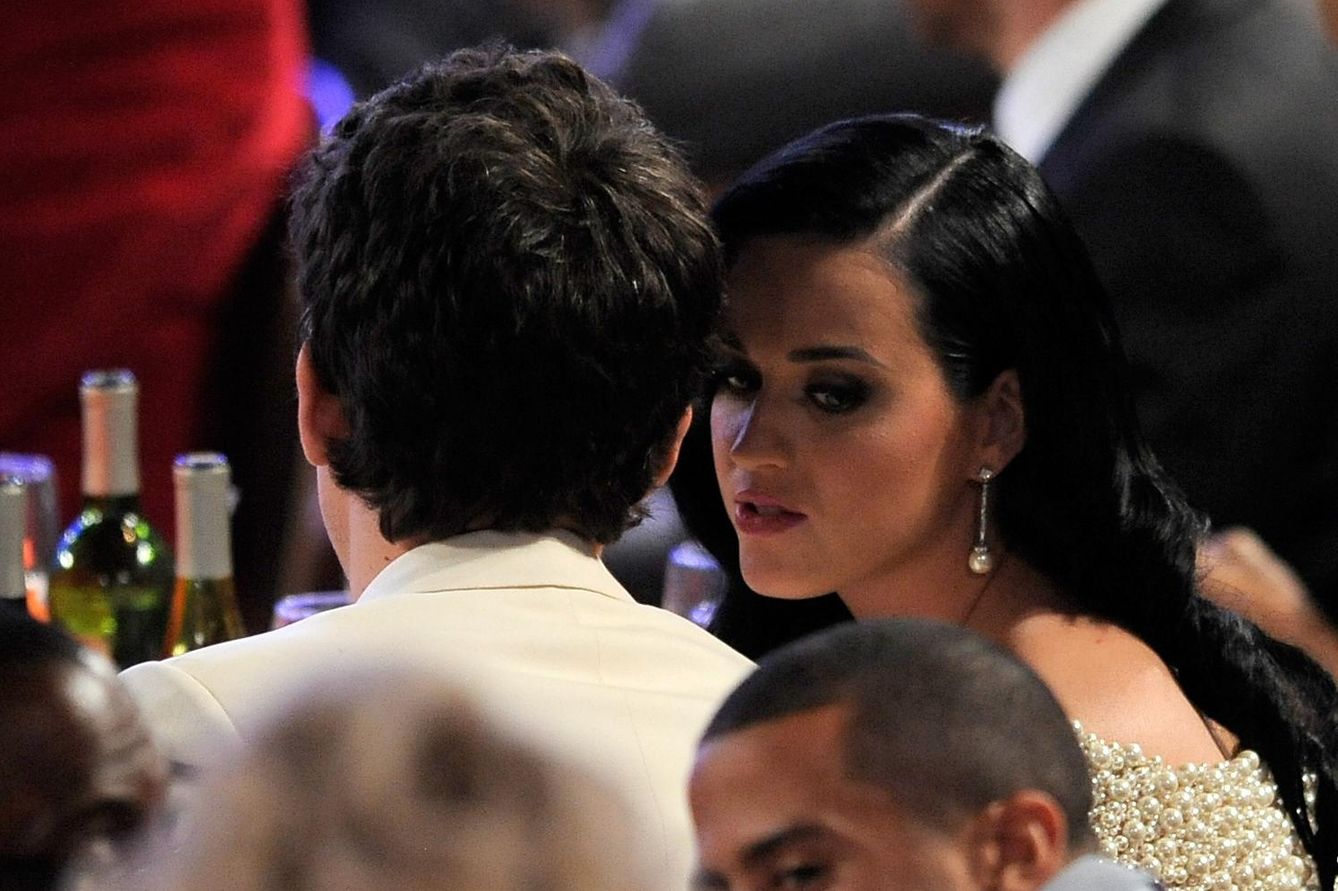 Katy Perry y John Mayer durante una gala en Los Ángeles (Gtres).