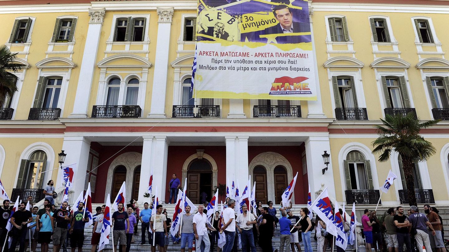 Miembros de un sindicato comunista protestan contra el acuerdo con Bruselas en Tesalónica (Reuters).