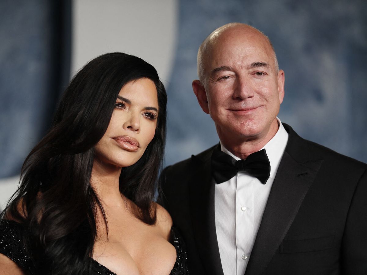 Foto: Lauren Sanchez y Jeff Bezos, en los Oscar. (Reuters)