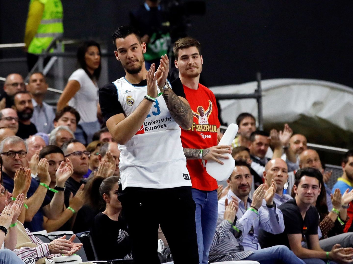 Willy, con la camiseta del Real Madrid en el WiZink Center. (EFE/Juanjo Martín)