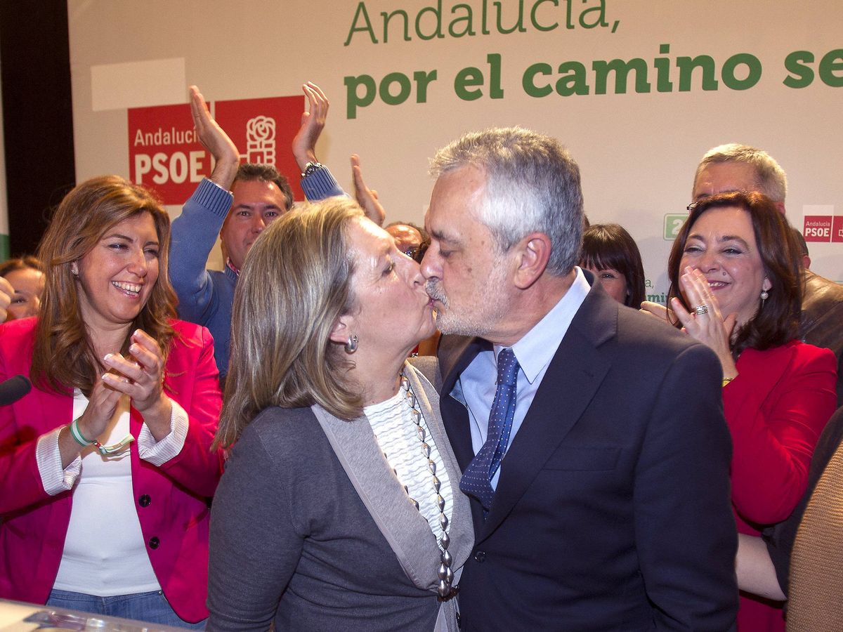 Foto: José Antonio Griñán con su esposa en 2012. (EFE)