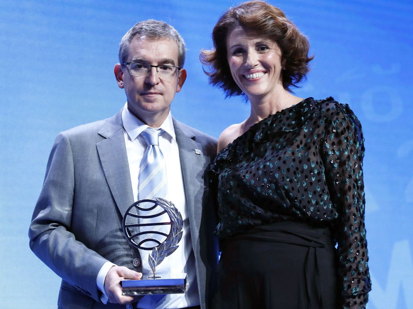 Posteguillo y Ayanta Barilli en la ceremonia de los Premios Planeta. (EFE)