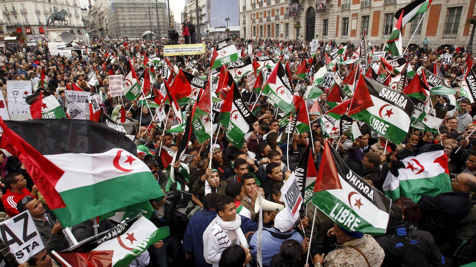 Foto: Manifestación en Madrid de condena al asalto de un campamento saharaui, en 2010. (Efe)