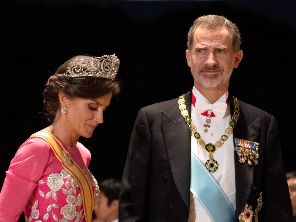 Foto: Los Reyes, a su llegada al Palacio Imperial. (Getty) 