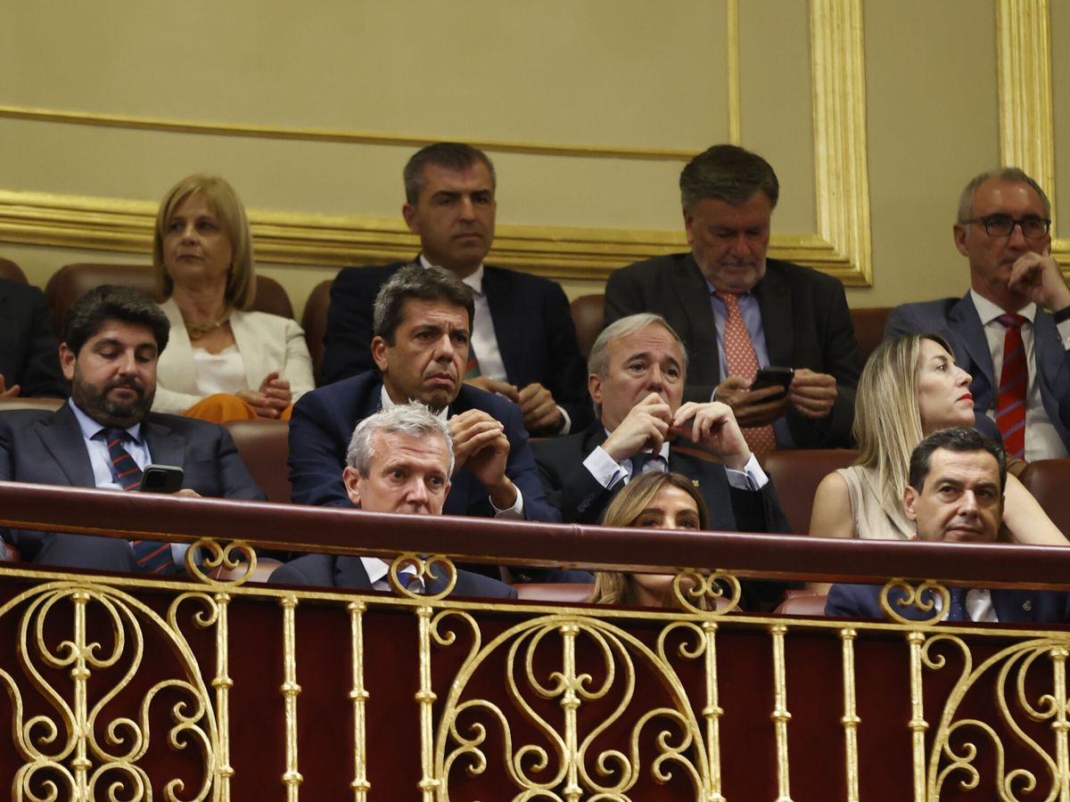 Foto: Varios presidentes del PP durante del debate de la investidura fallida de Alberto Núñez Feijóo.(EFE/Juan Carlos Hidalgo) 