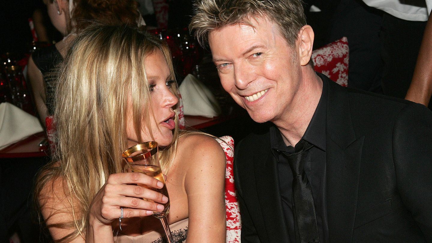  Kate Moss y David Bowie, en 2005. (Getty)
