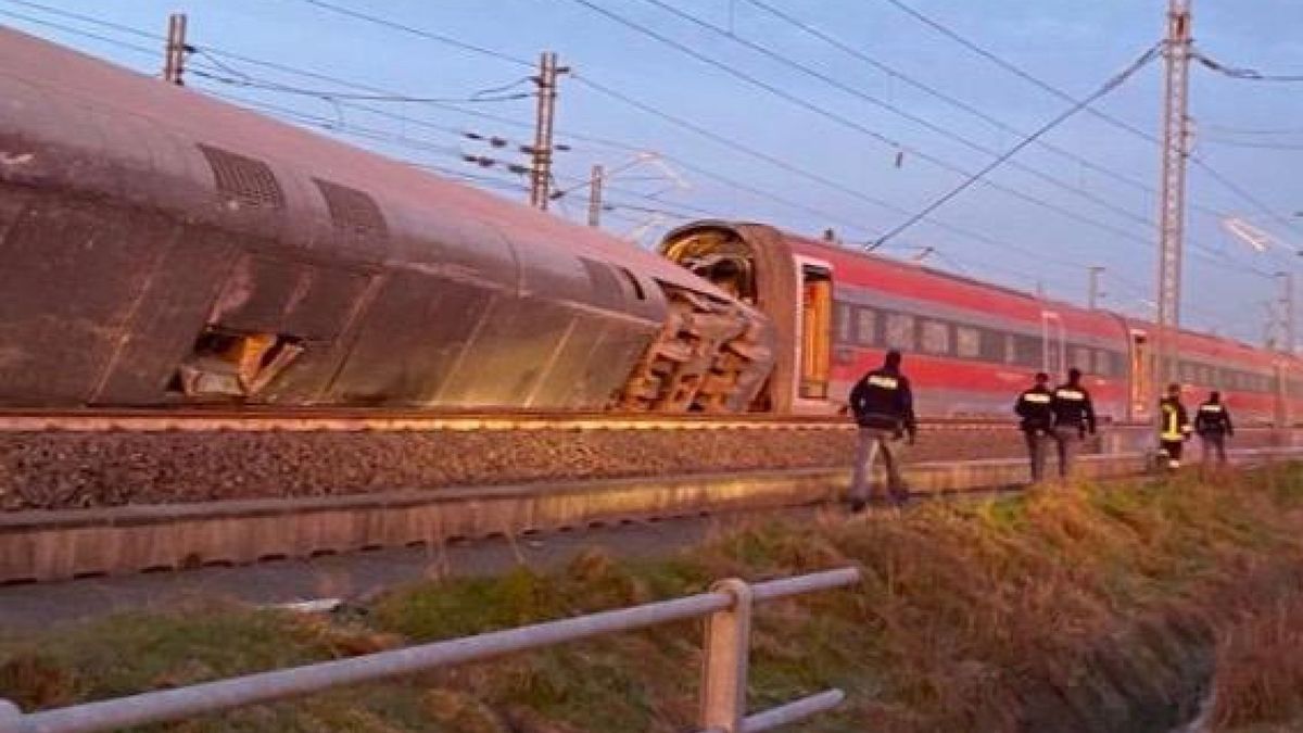 Al menos dos muertos y 27 heridos tras descarrilar un tren cerca de Milán
