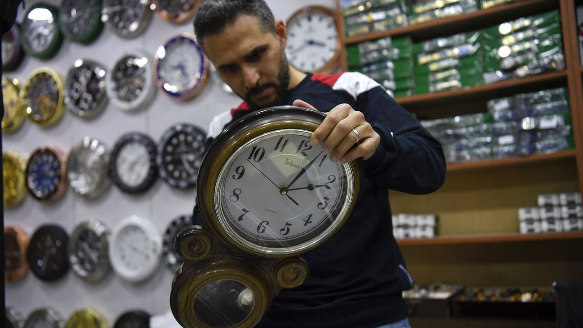 Caos en el Líbano por el cambio horario: dos zonas horarias según la religión