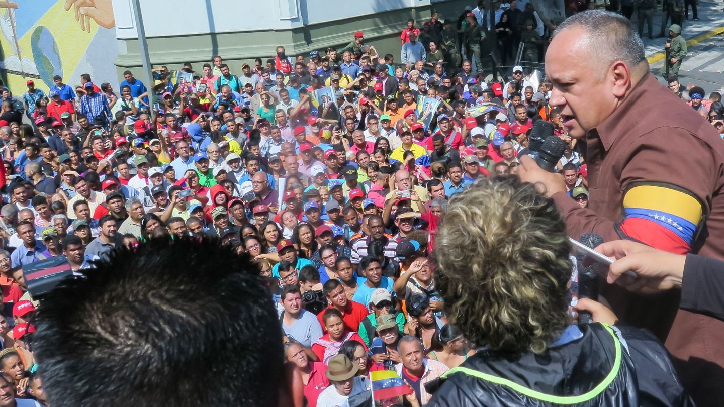 El número dos del chavismo, Diosdado Cabello, habla en una manifestación de simpatizantes de Maduro.