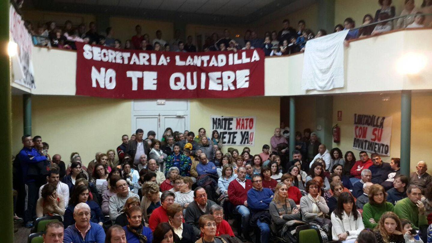 El pueblo de Lantadilla preparando la manifestación de 2014. (Facebook)