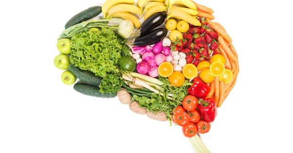 Foto: Un cerebro repleto de frutas y vegetales, buenos para la salud mental. (iStock)