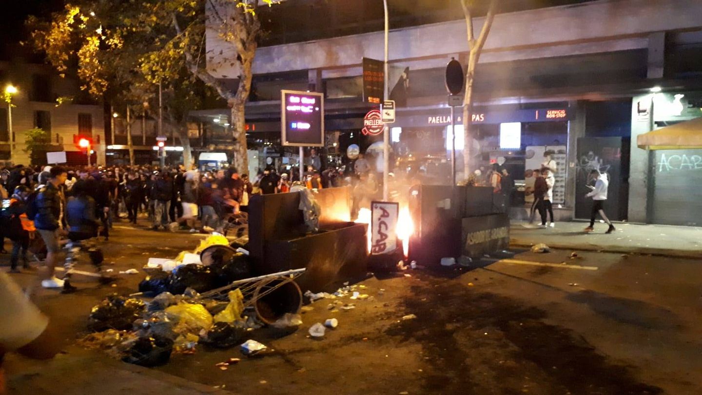 Prenden fuego a las barricadas en Pau Claris