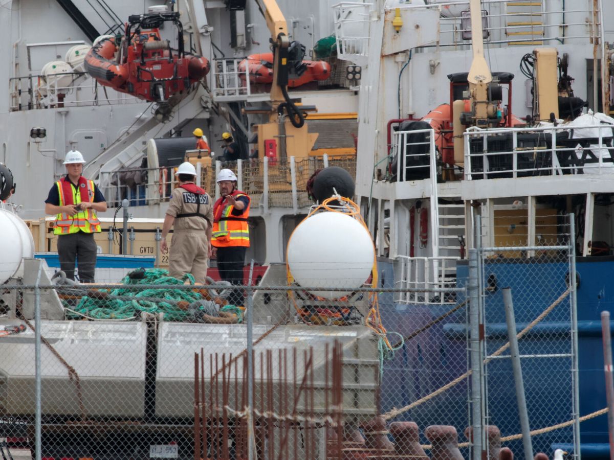 Foto: El barco Polar Prince durante las labores de búsqueda. (Reuters/David Hiscock)