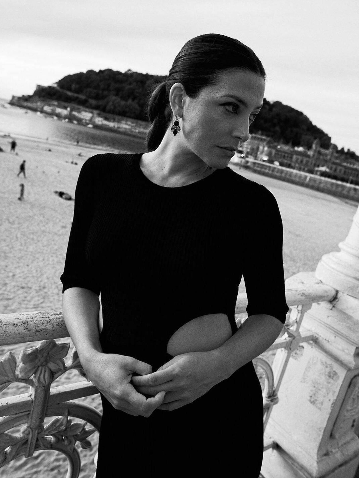 Bárbara Lennie, en la playa de la Concha de San Sebastián. (Andrés García Luján)