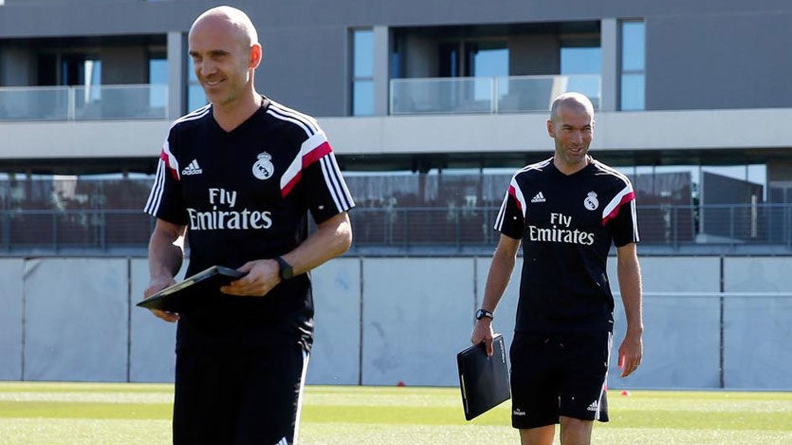 Foto: Davi Bettoni (I), junto a Zidane (d) en un entrenamiento del Real Madrid