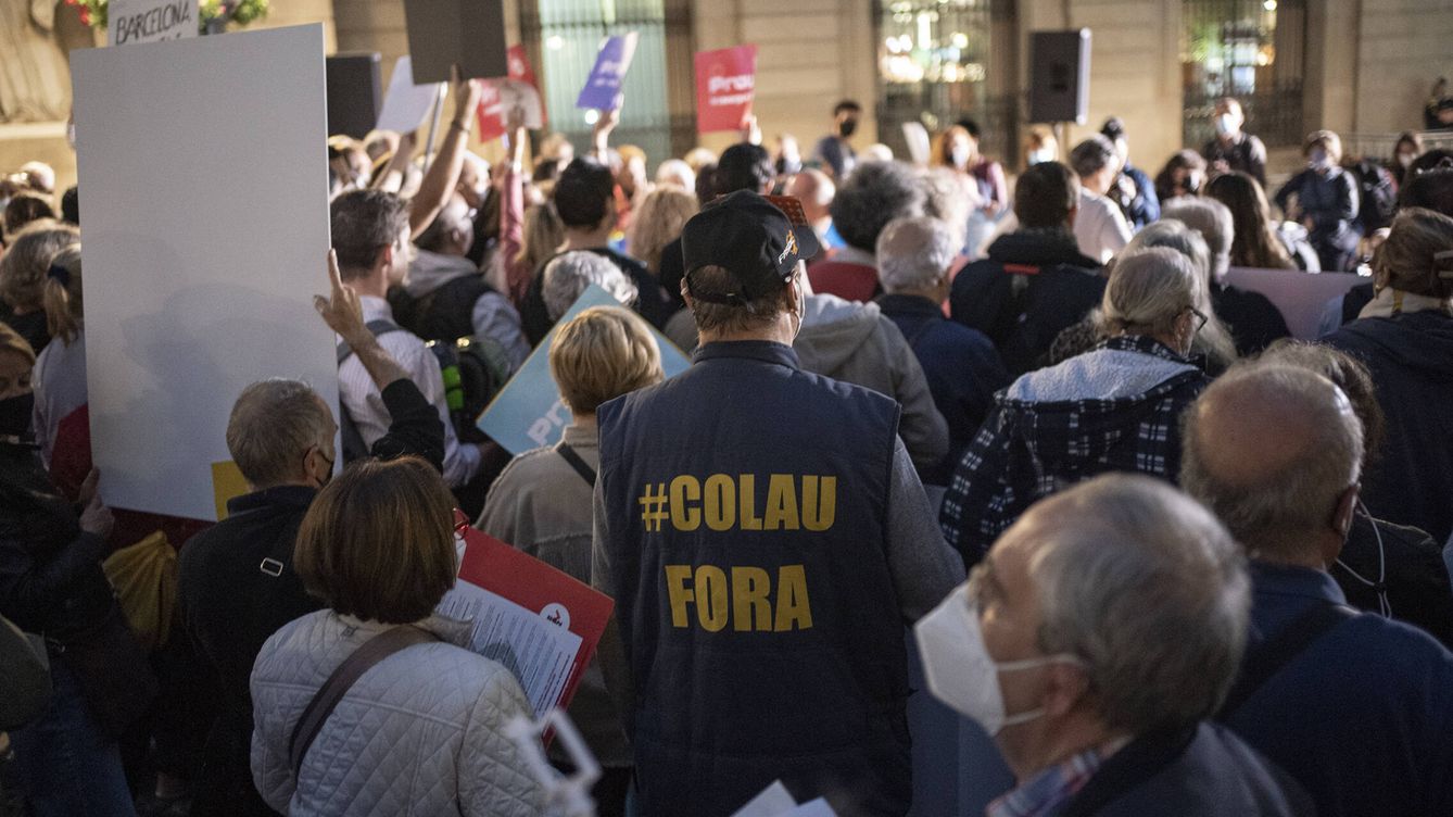 Foto: Manifestación contra la gestión de Ada Colau. (Joan Mateu Parra)