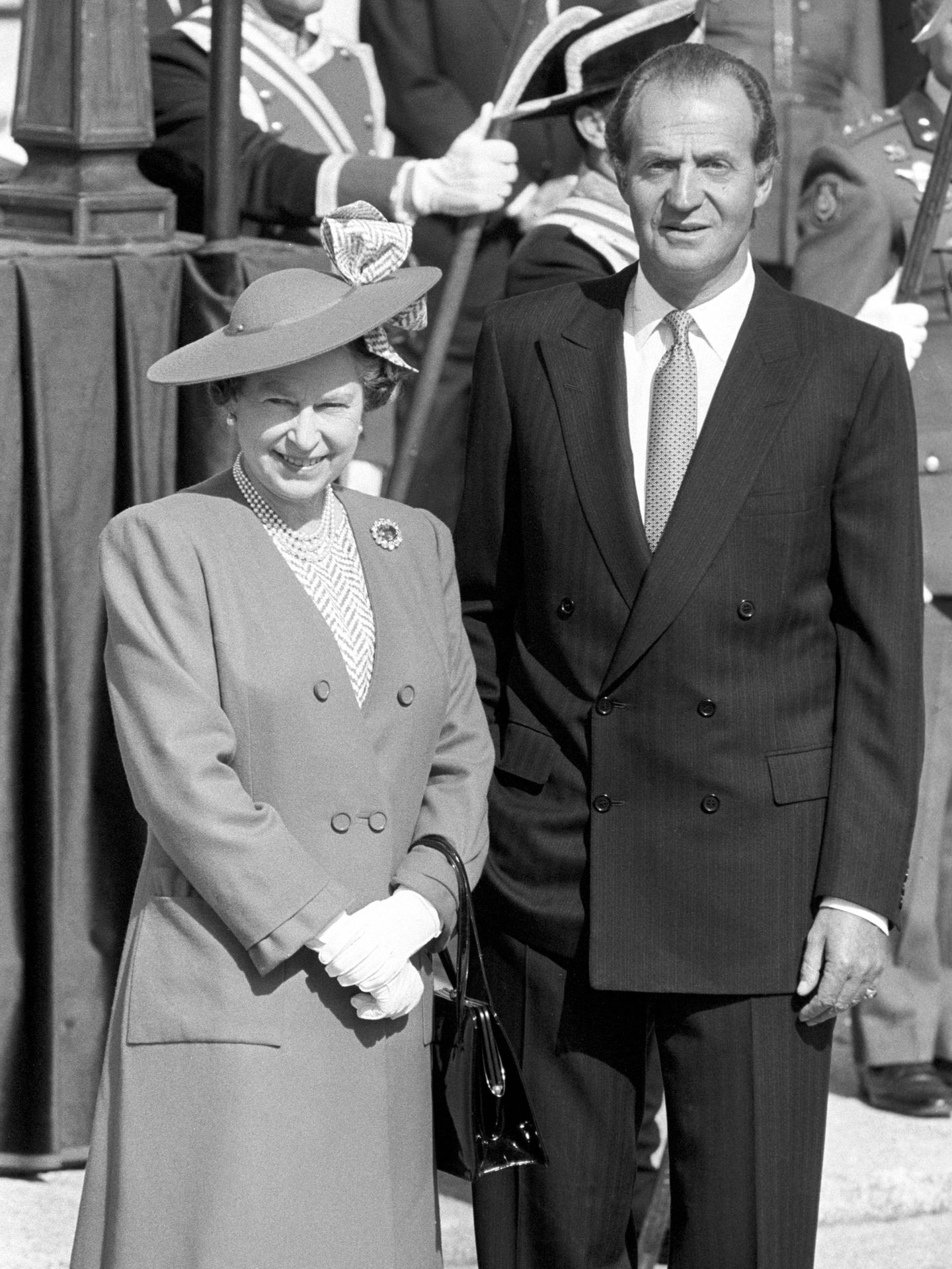 La reina Isabel y el rey Juan Carlos, durante una visita de Estado de la monarca a España. (Cordon Press)