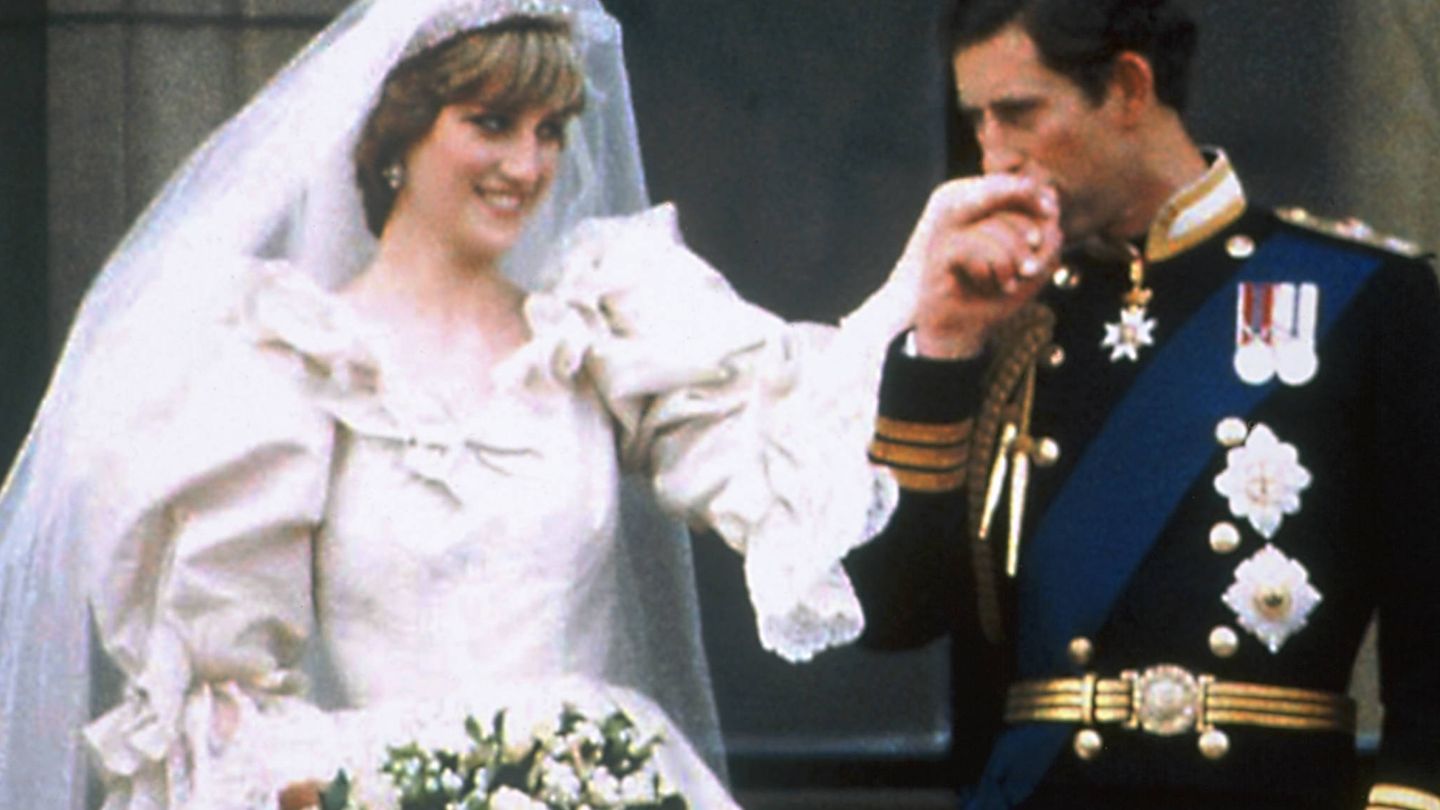 El príncipe Carlos y Lady Di el día de su boda (Gtres)
