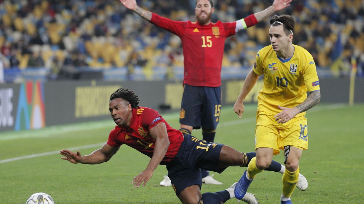 España apabulla a Ucrania, pero se encuentra con la primera derrota de Luis Enrique (1-0)