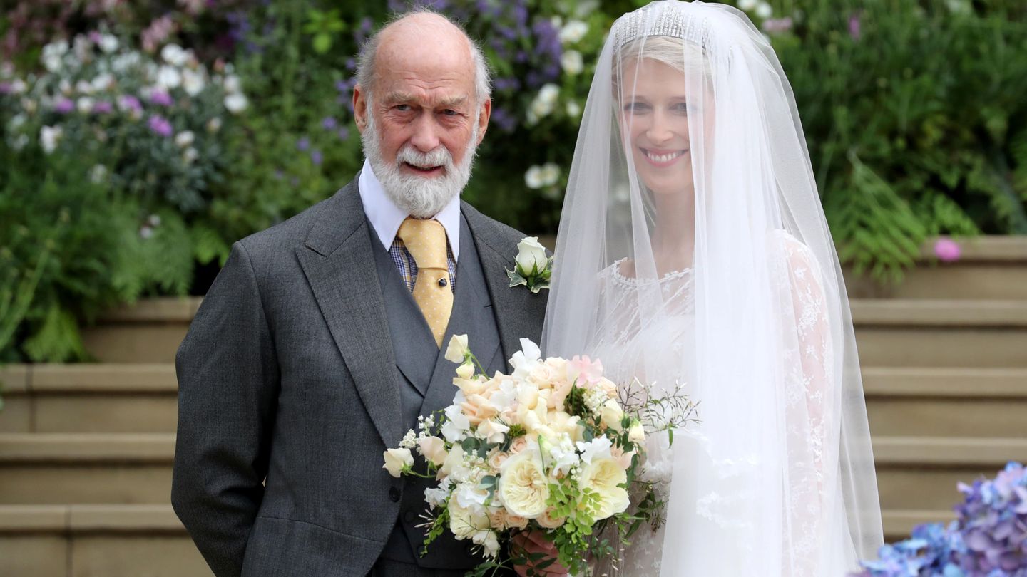 Lady Gabriella Windsor y su padre, el príncipe Michael de Kent, el día de su boda. (Reuters)