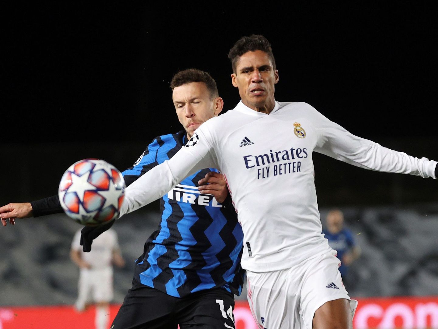 Raphael Varane en el partido contra el Inter de Milán. (Efe)