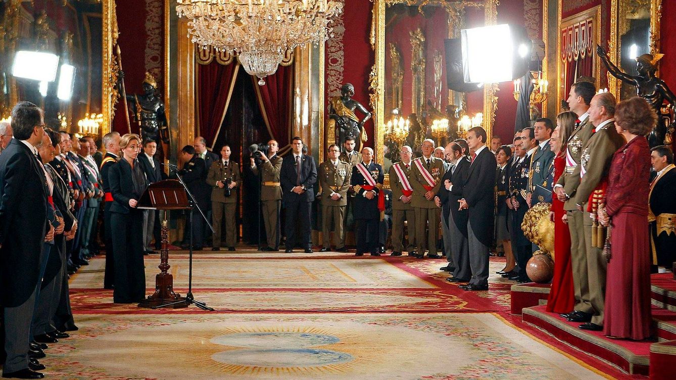 Foto: Carme Chachón durante su discurso en la Pascua Militar del año 2010 (EFE/Manuel H. de León)
