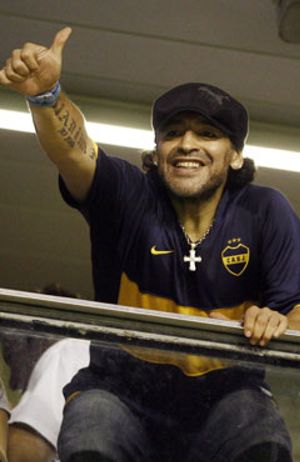 Maradona: "El mejor del mundo es Ronaldinho y el resto está a gran distancia"