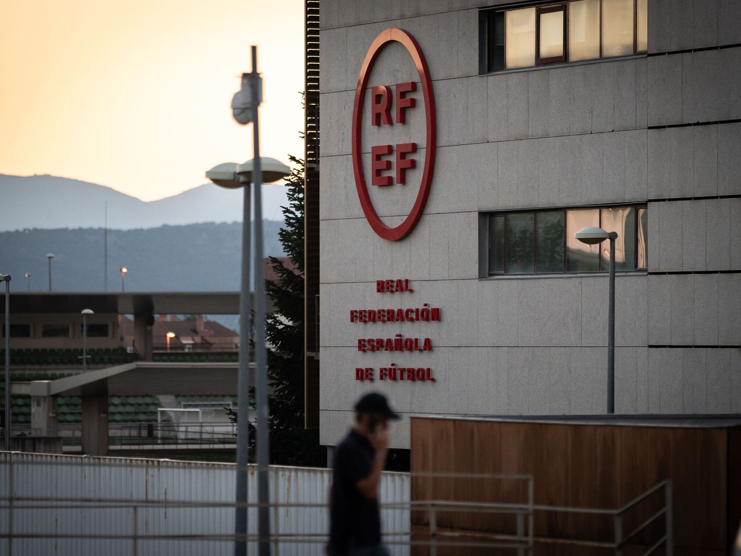 Fachada de la sede de la RFEF. (Europa Press/Diego Radamés)