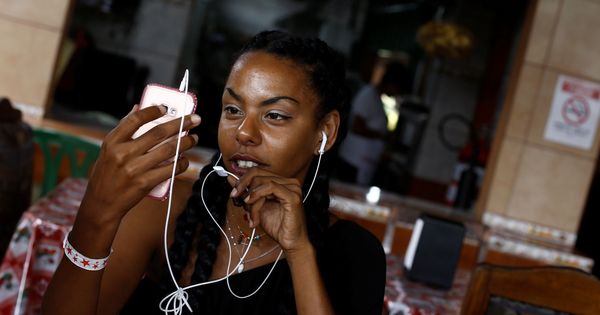 Foto: Cuba registró el mayor crecimiento del mundo en el total de usuarios de redes sociales entre 2015 y 2016. (Reuters)