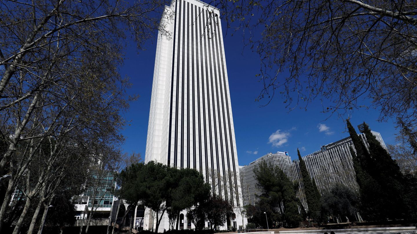 Torre Picasso, donde se encuentran las oficinas de Deloitte. (Reuters/Juan Medina)