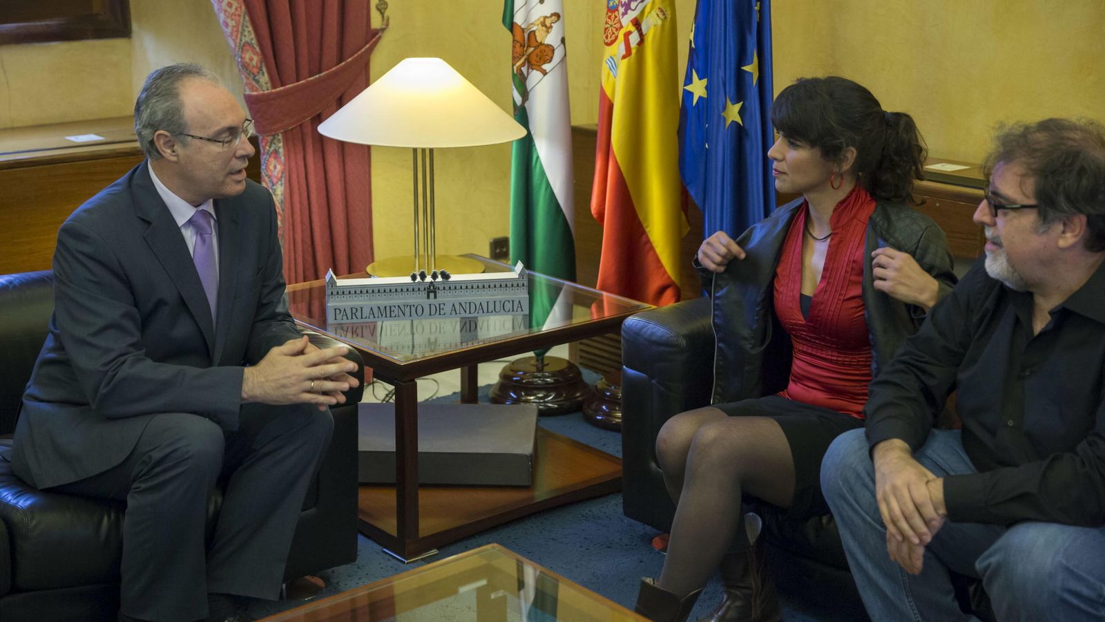 Foto: El presidente del Parlamento andaluz, Juan Pablo Durán, con Teresa Rodríguez (EFE)