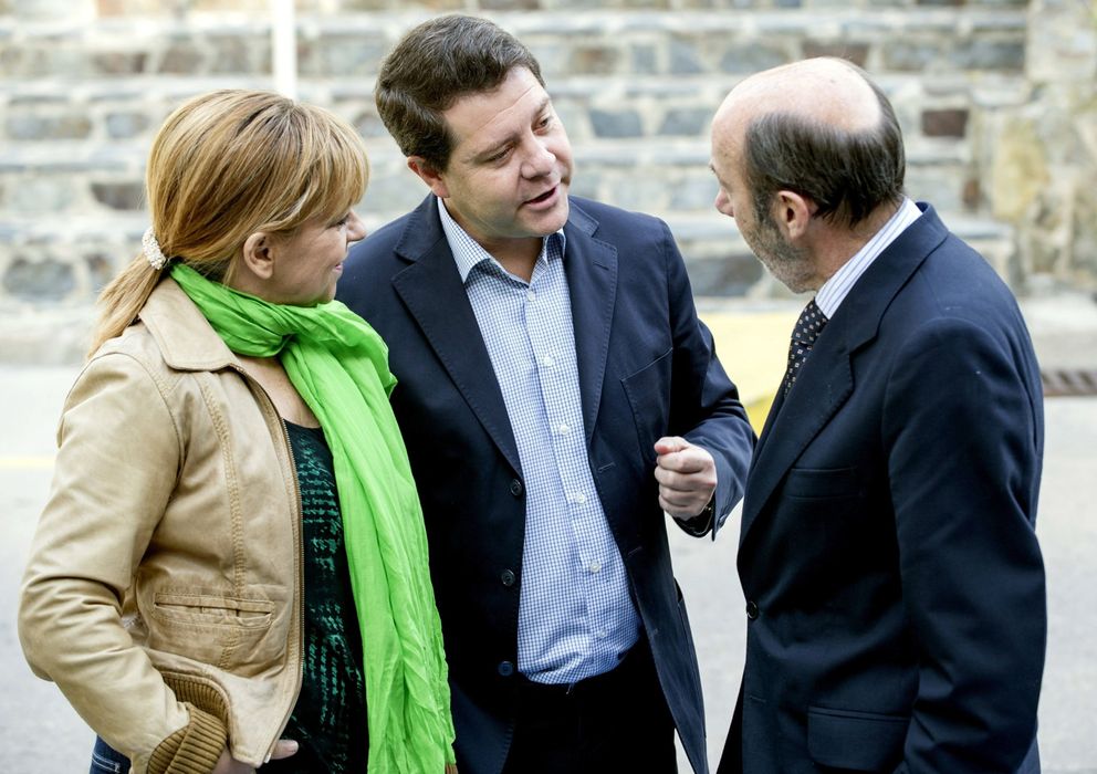 Foto: Alfredo Pérez Rubalcaba (d) junto a la vicesecretaria general del PSOE, Elena Valenciano, y el alcalde de Toledo, Emiliano García-Page. (EFE)