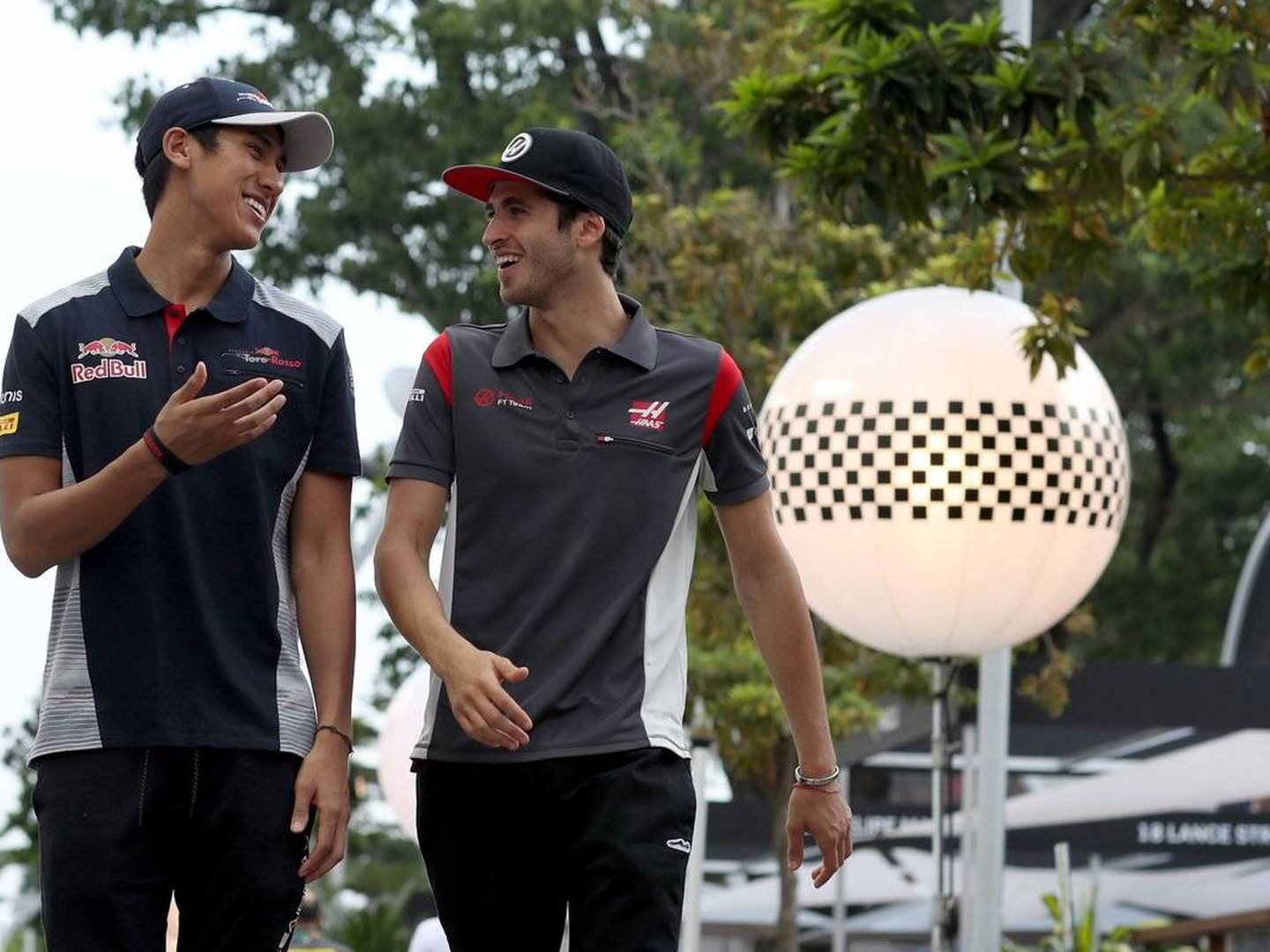 Sean Gelael y Antonio Giovinazzi compartieron pista en los Libres 1 del GP de Singapur. (Sean Gelael)