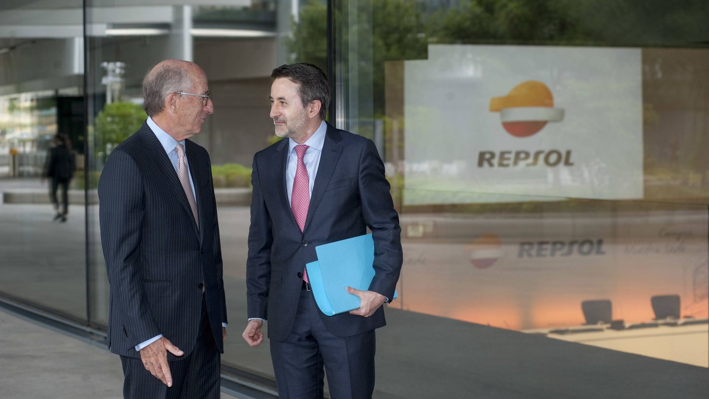 El presidente de Repsol, Antonio Brufua, junto al consejero delegado de la petrolera, Josu Jon Imaz, en la presentación del nuevo plan estratégico