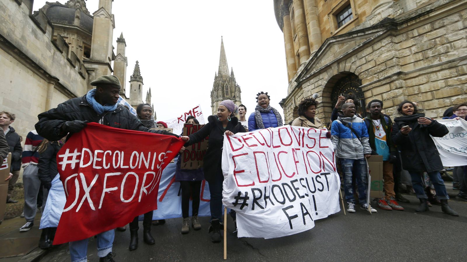 Foto: Estudiantes de origen extranjero protestan en Oxford, en marzo de 2016. (Reuters)